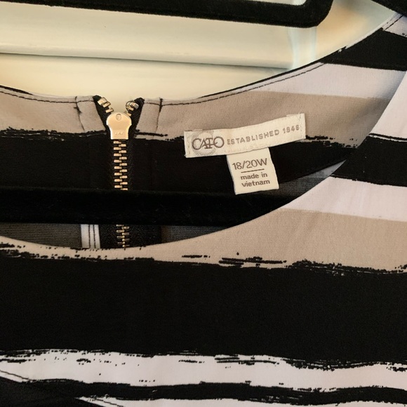 Silky shirt with mesh cut out - Picture 3 of 4